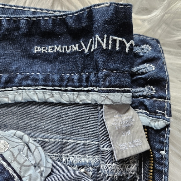 Vanity Distressed Crop Jeans - Picture 2 of 4
